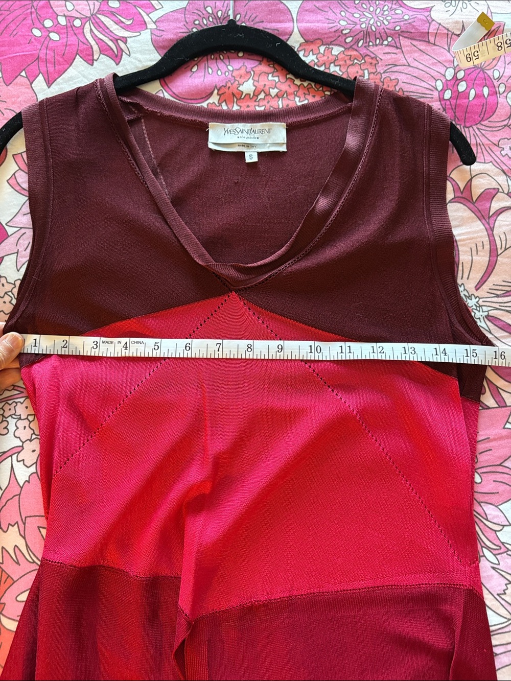 Yves Saint Laurent Sleeveless Colorblock knit silky V-Neck Top. - Picture 10 of 12